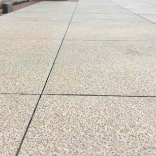 乌海 黄金麻花岗岩石板材荔枝面地面铺装效果