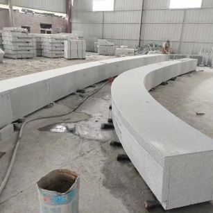 乌海芝麻白花岗岩石板材 园林光面弧形坐凳