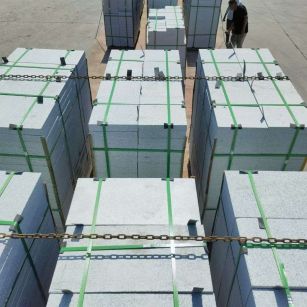 乌海 芝麻白花岗岩5公分地铺石 花岗岩厂家工厂装车日常