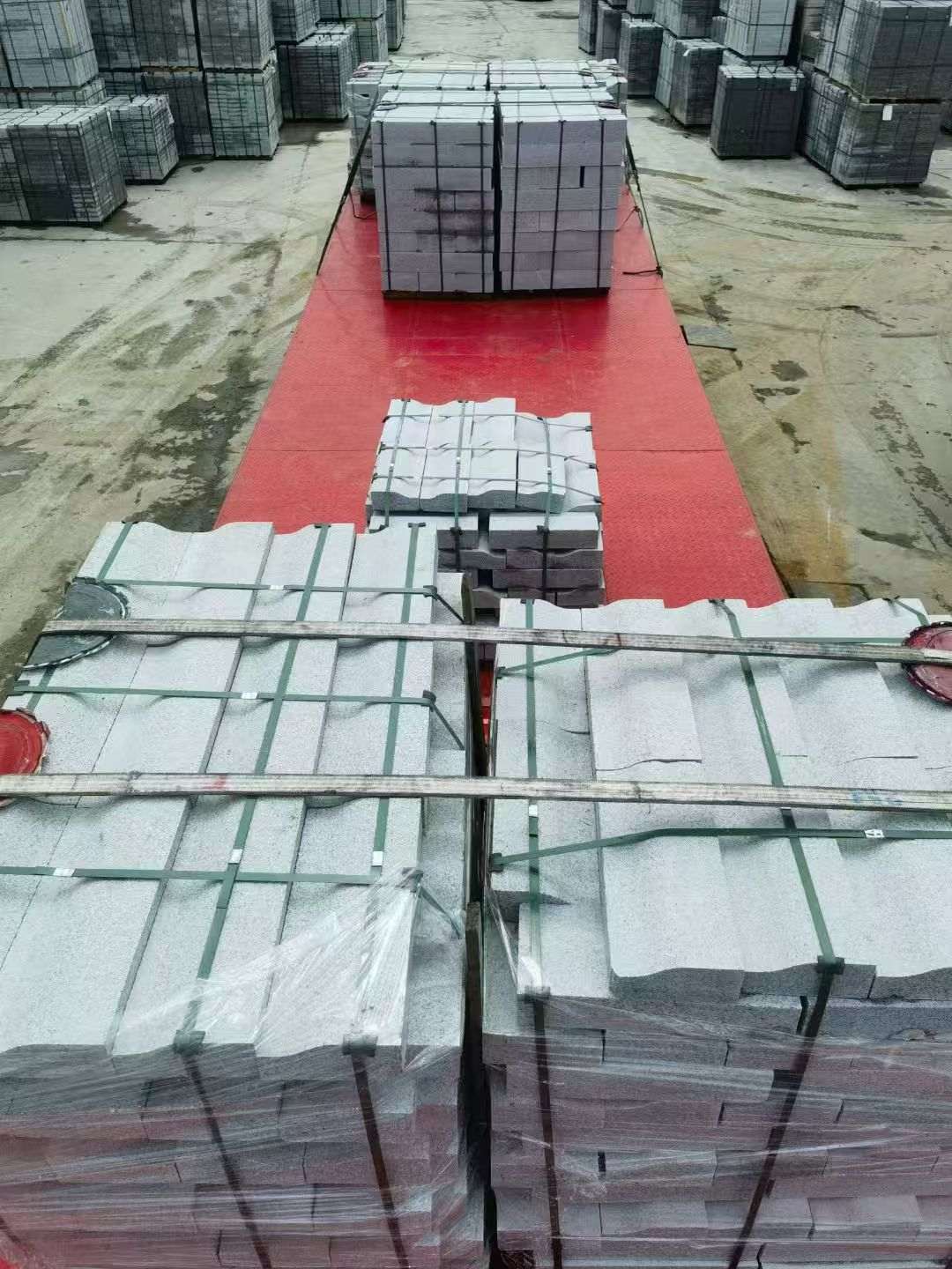 乌海 芝麻白仿形加直形路沿石出货日常