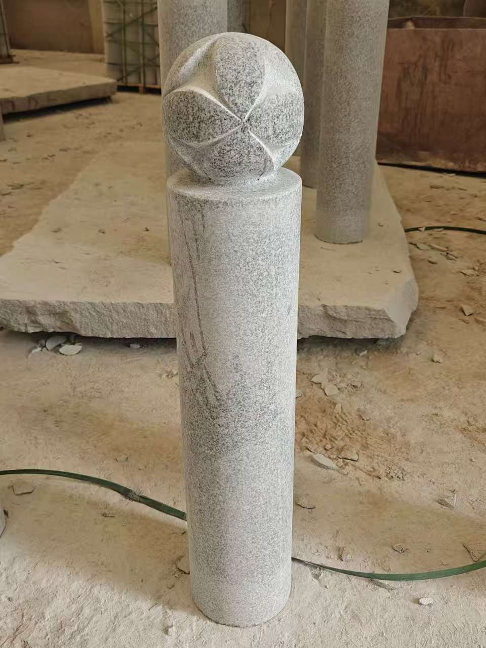 乌海 芝麻白花岗岩石材挡车石柱、停车柱、圆柱挡车柱、方柱挡车柱等