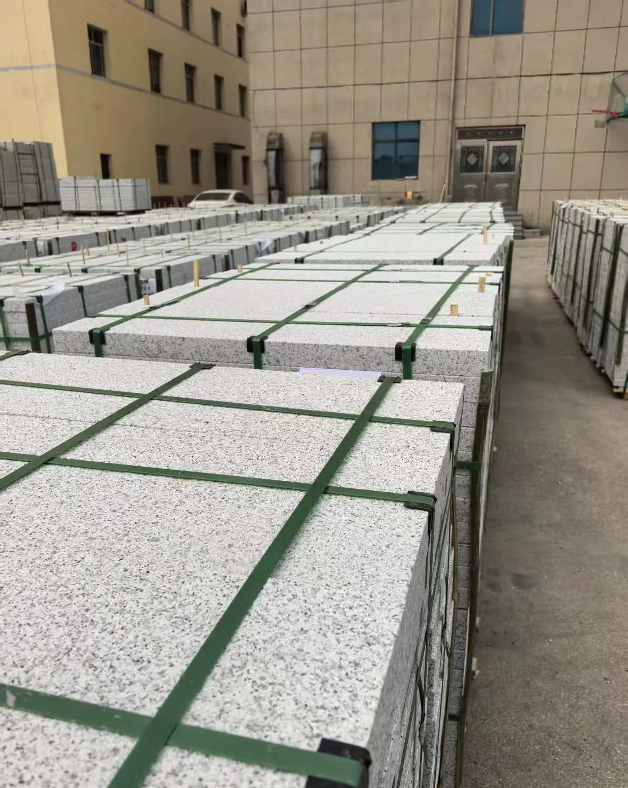 乌海 白麻花岗岩5.0公分荔枝面地铺石