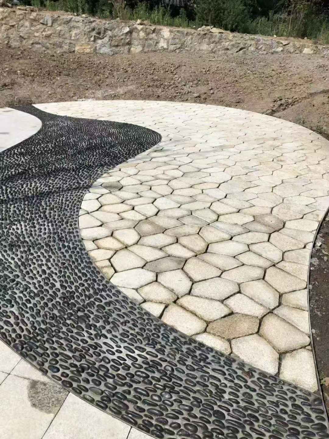 乌海 黄金麻冰裂纹地铺石工地铺装案例