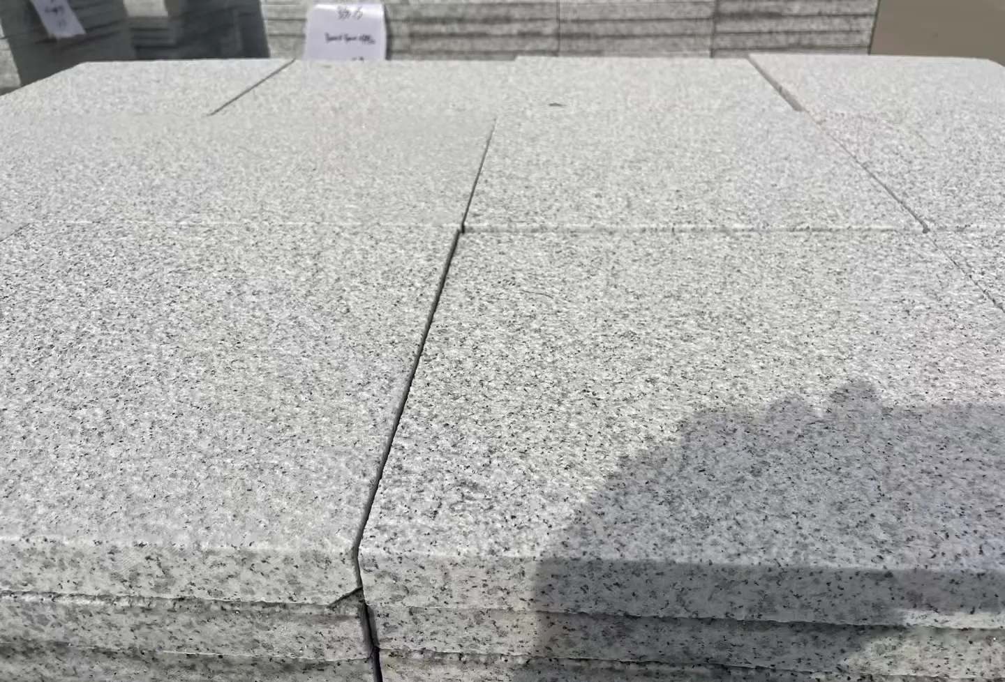 乌海 白麻花岗岩石材推荐 荔枝面地铺石