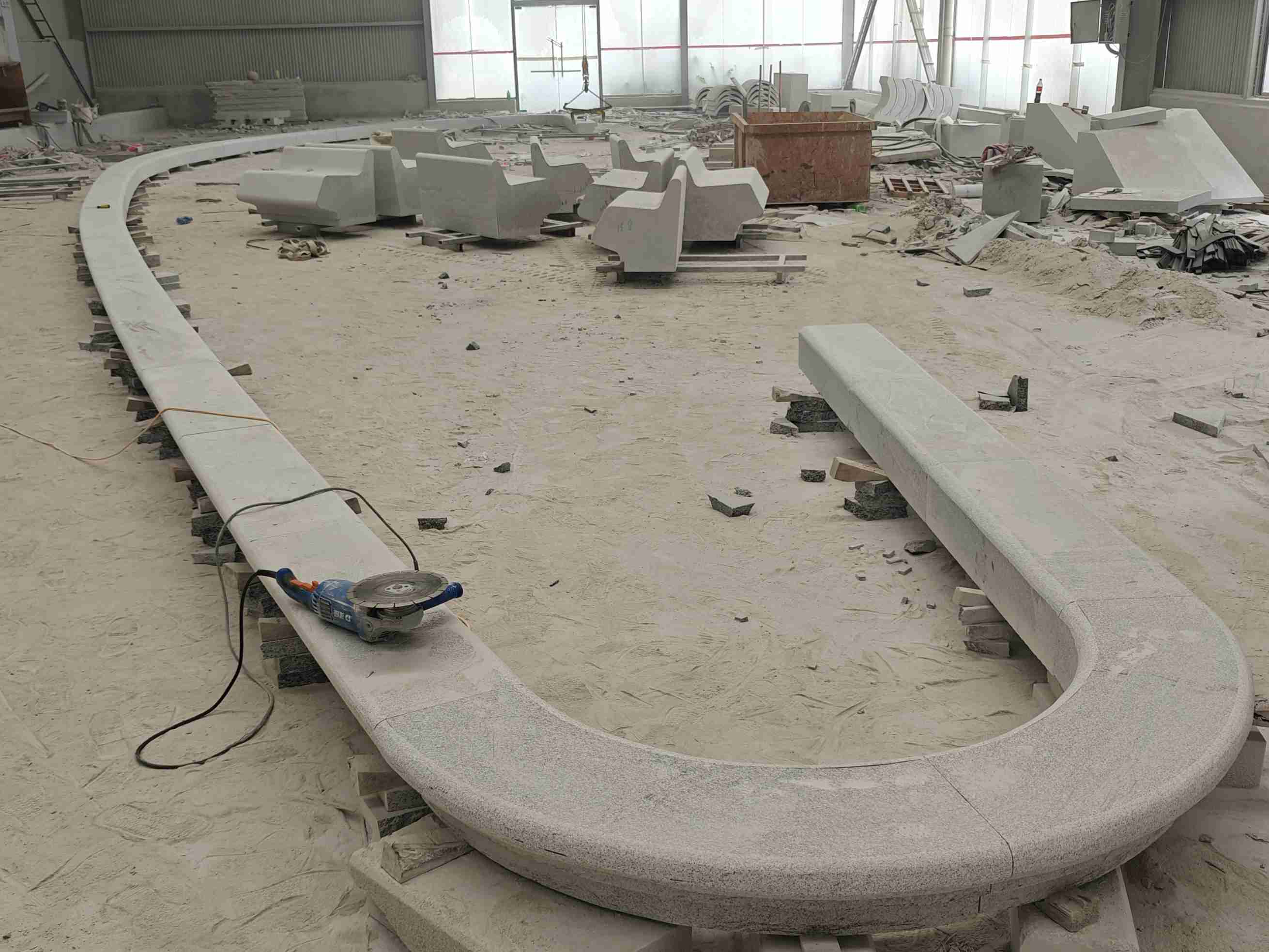 乌海 芝麻白花岗岩弧形花坛石，坐凳石