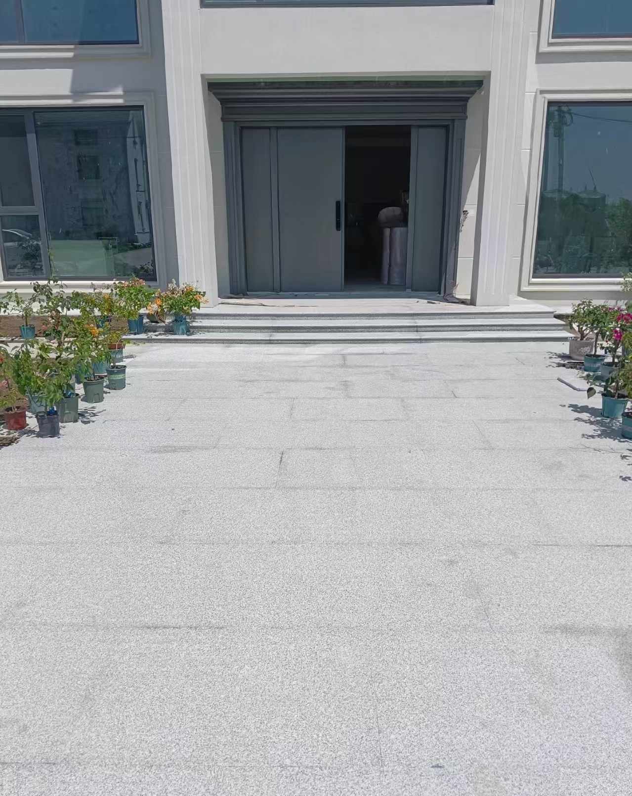 乌海 芝麻白花岗岩地铺石地面铺装