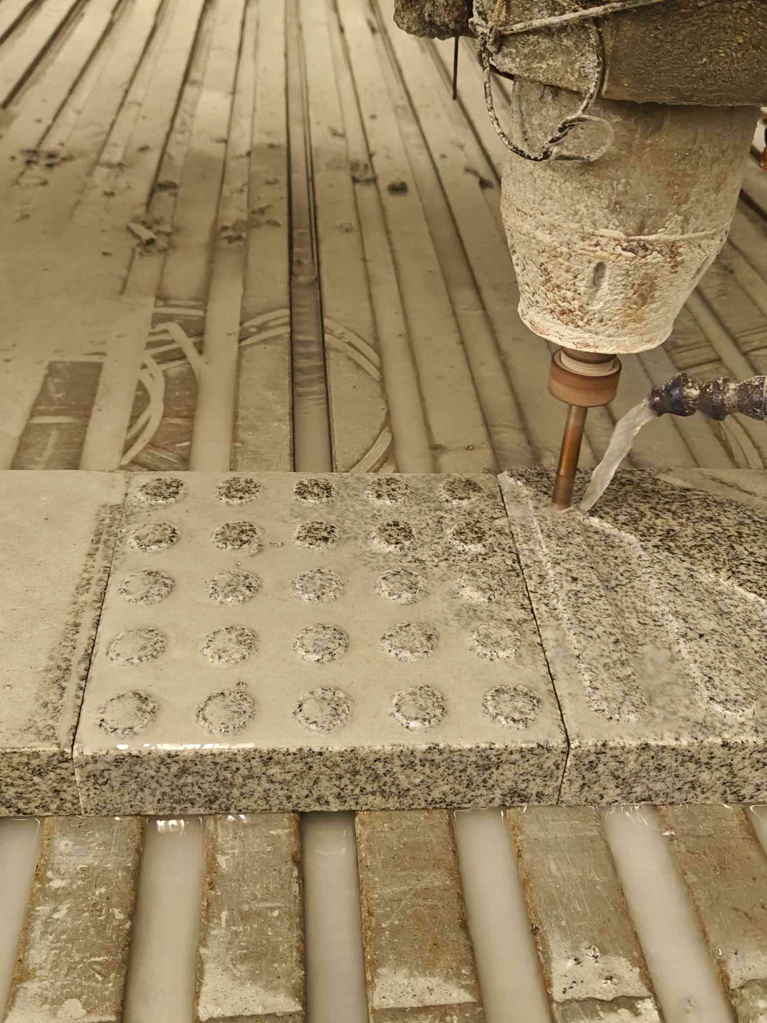 乌海 芝麻白花岗岩石材盲人石、盲道石、盲点石