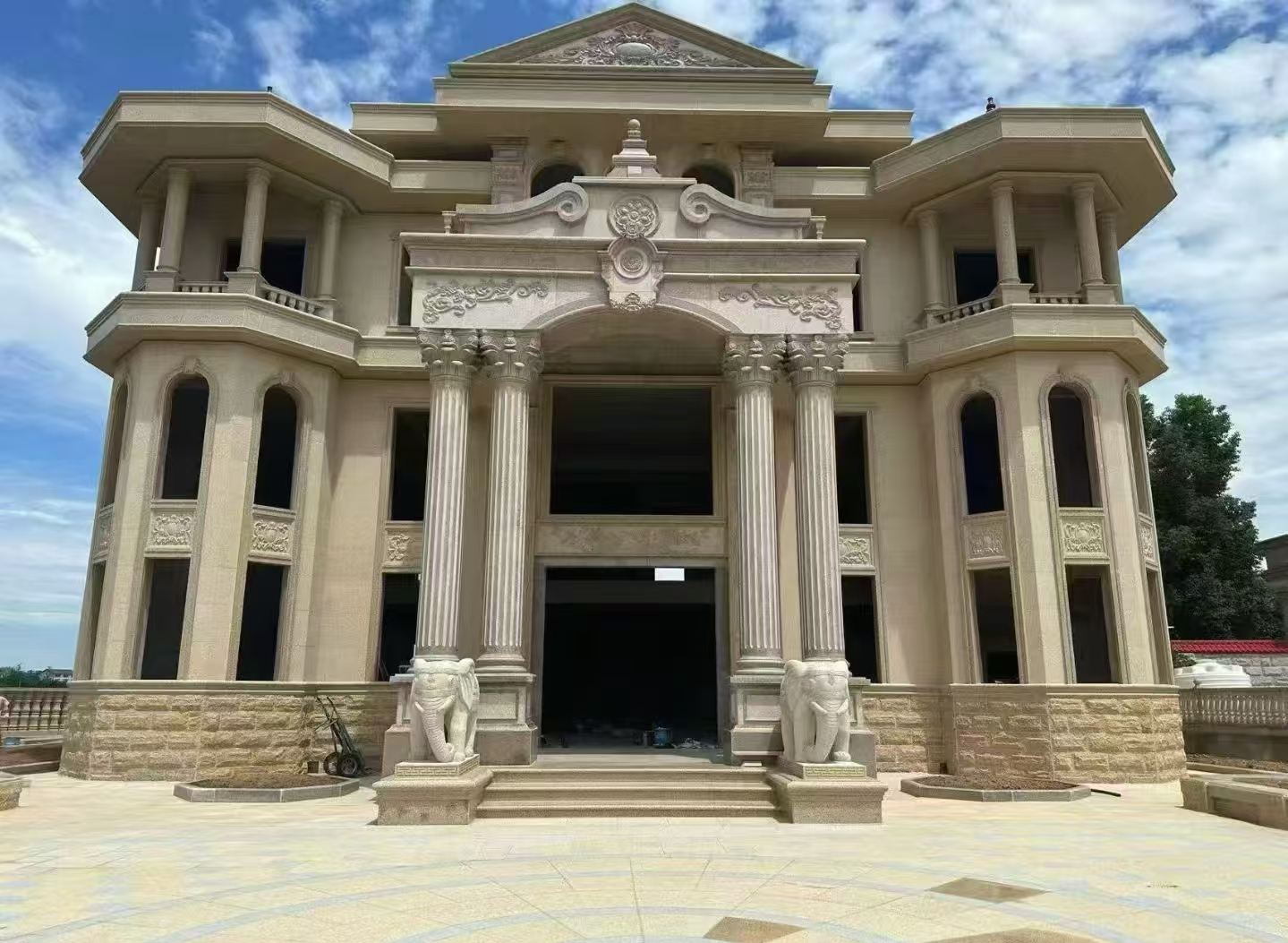 乌海 黄金麻别墅外墙干挂，大柱，大象，蘑菇石，雕花板