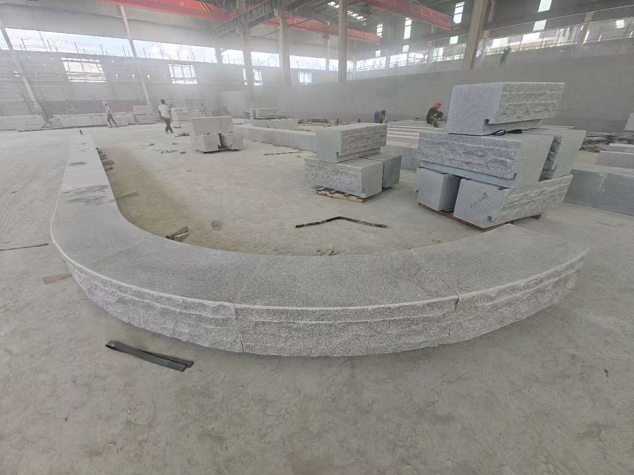 乌海 芝麻白异形坐凳，自然面光面弧形加工