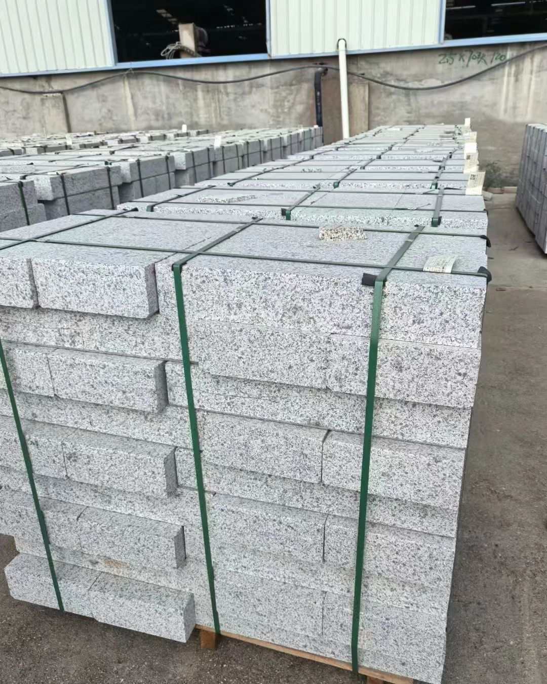 乌海 白麻花岗岩路沿石，弧形路沿石，道牙石，马路牙子，界石，路缘石，平沿石，直岩石，平缘石等