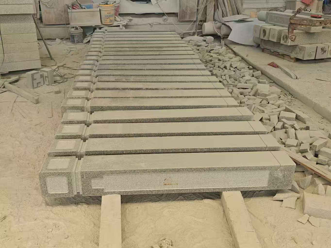 乌海 芝麻白异形加工雕刻-栏杆大柱，方柱