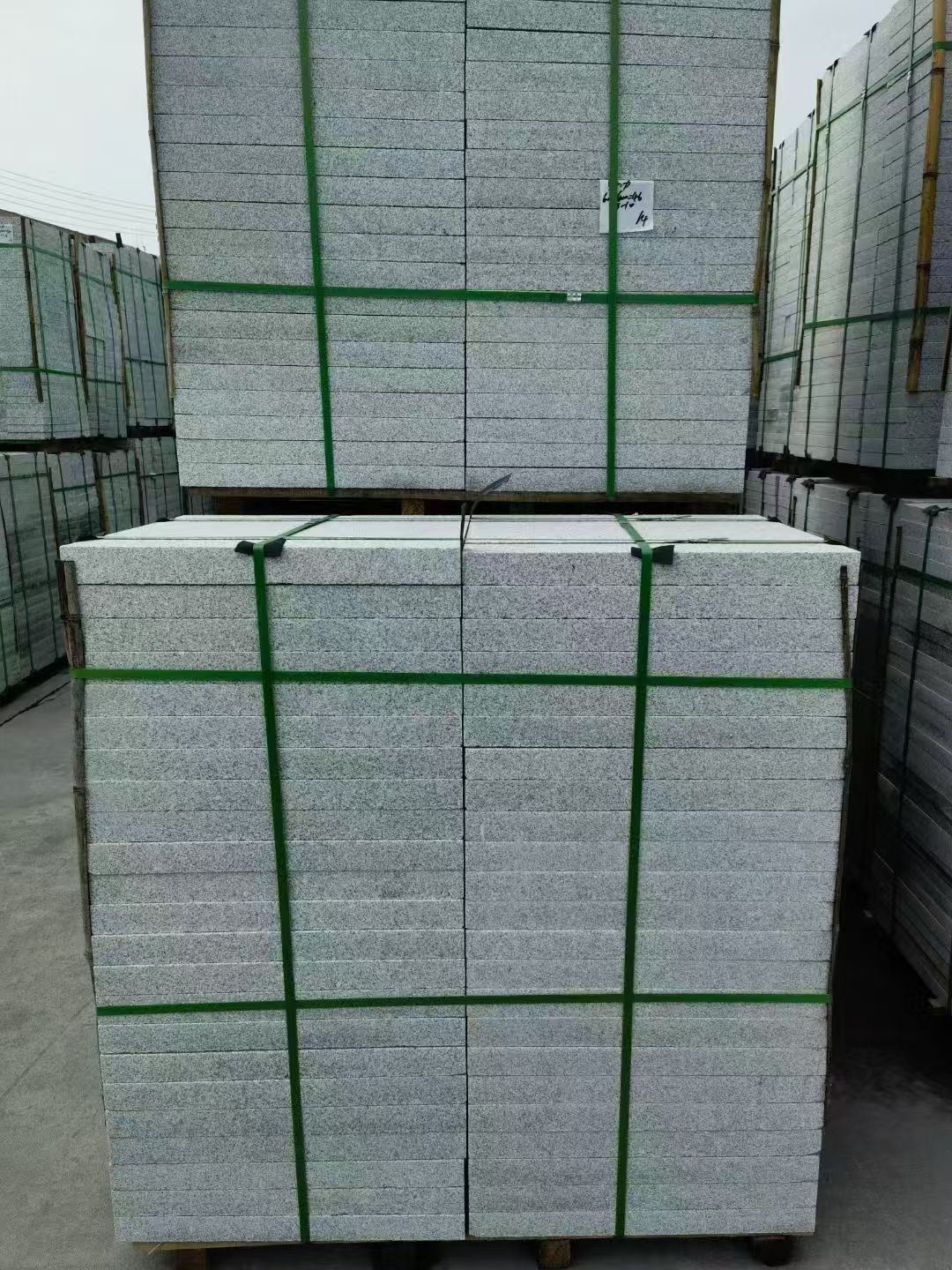 乌海 芝麻白火烧，园林广场市政工程地铺石，1.8~5.0厚均有现货