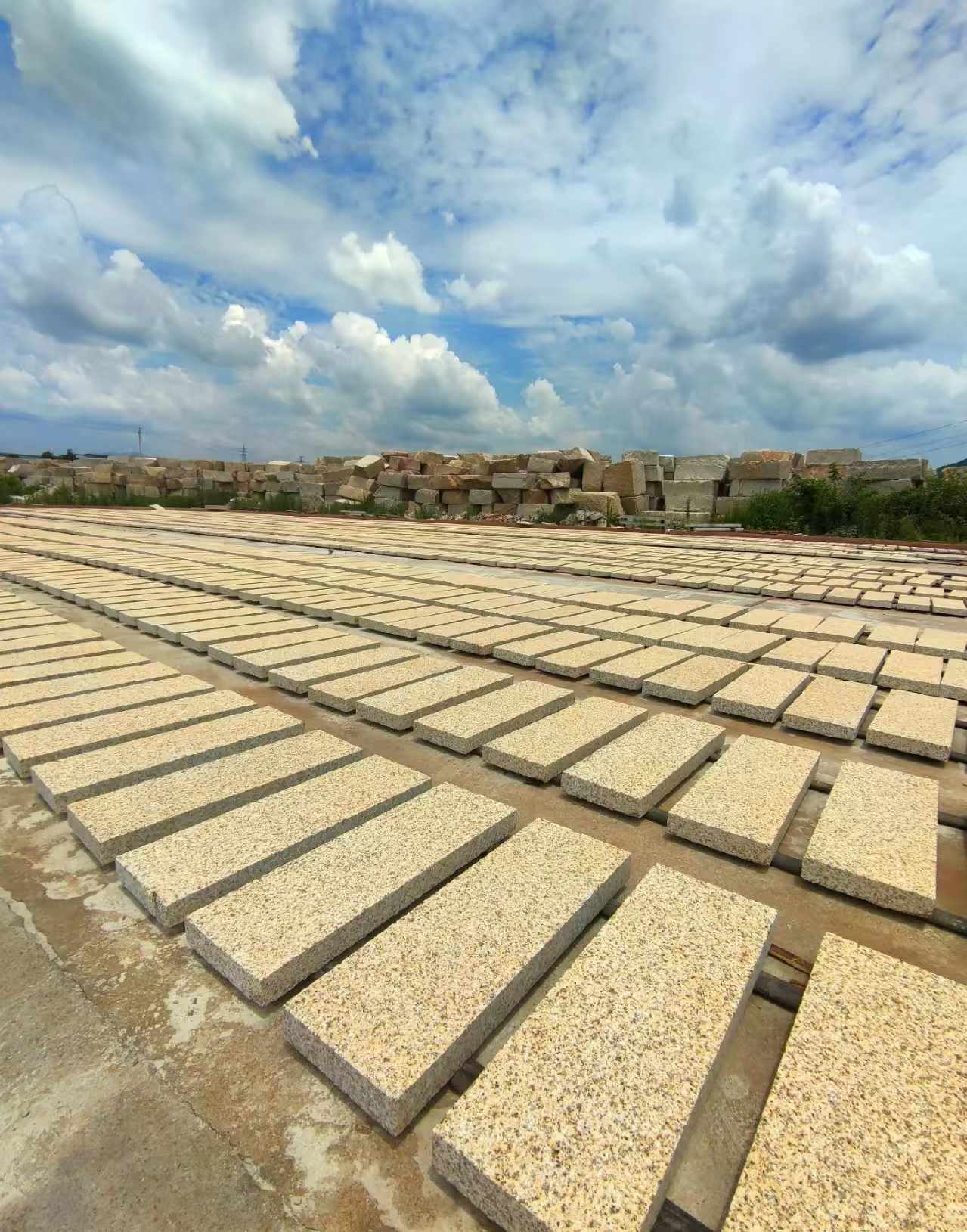 乌海 黄金麻荔枝面花岗岩石材地铺石防护中