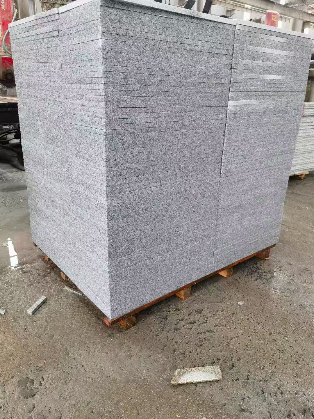 乌海 芝麻白火烧面1.8厚300*600地铺石，尺寸标准，厚薄均匀