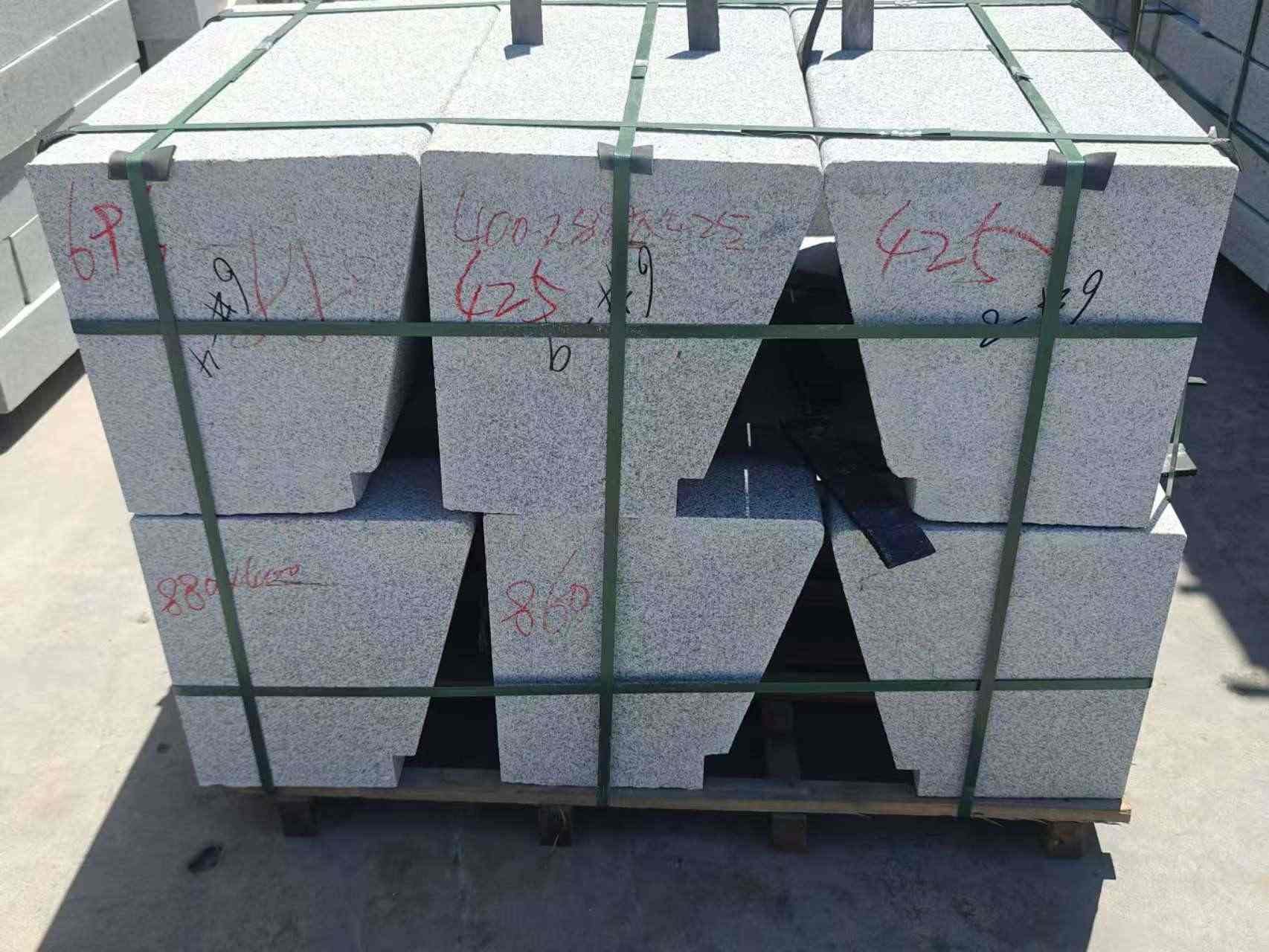 乌海 芝麻白异形坐凳，石凳