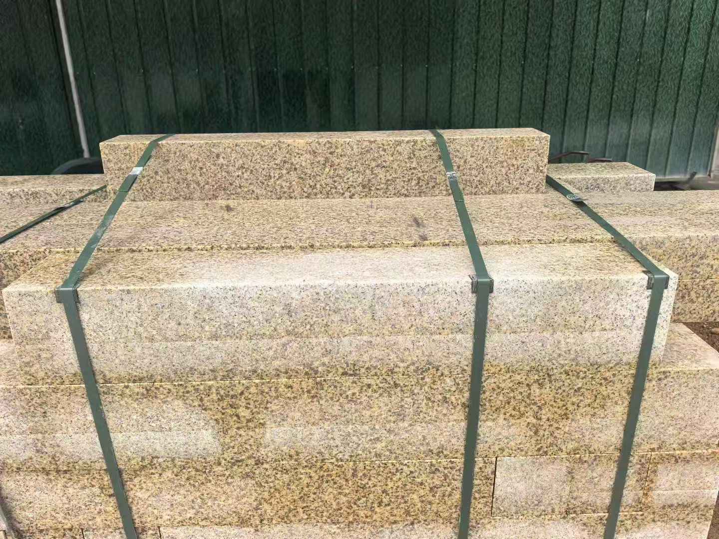 乌海 黄金麻花岗岩石材机切面栏杆料半成品