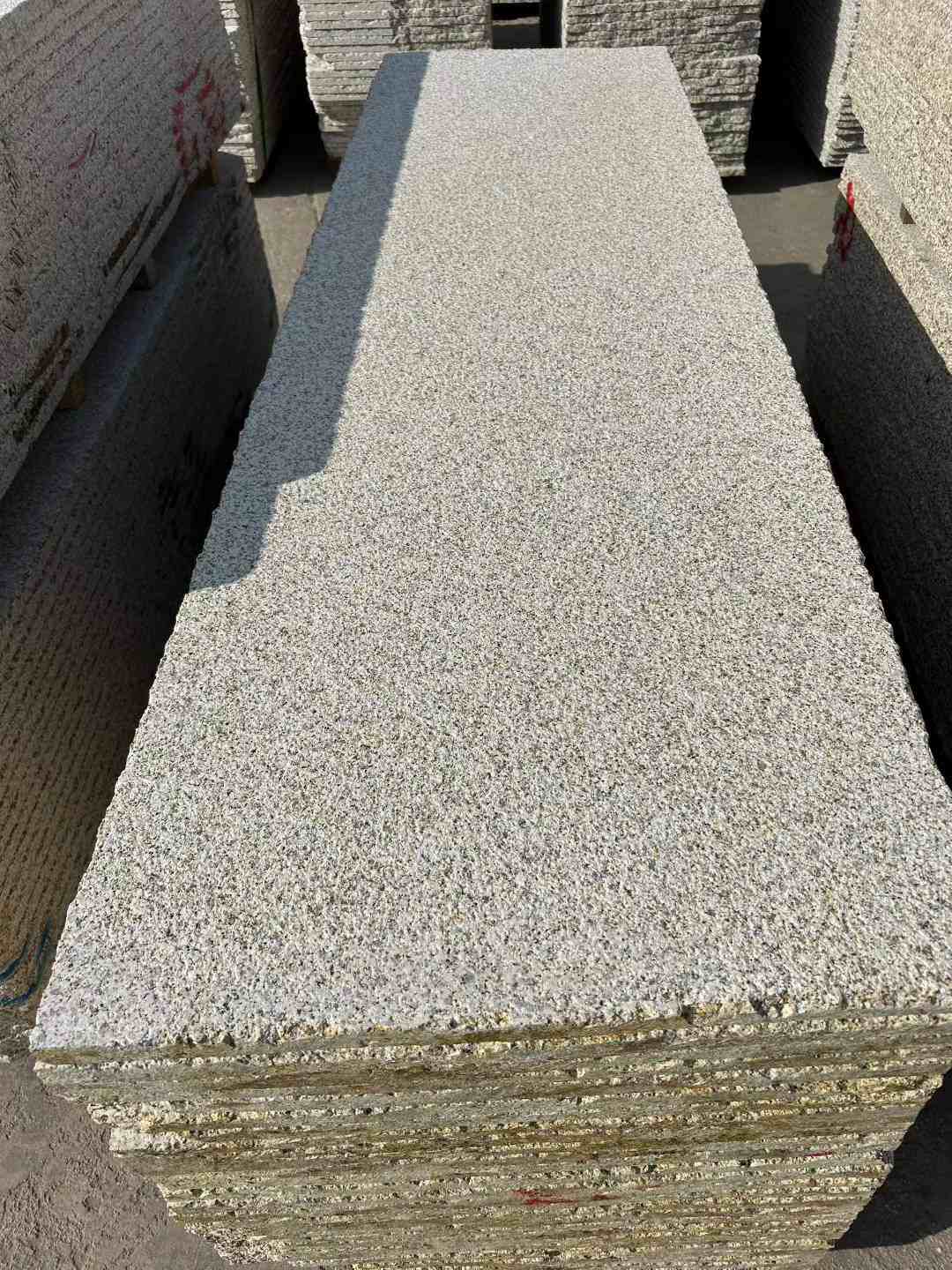 乌海 黄金麻花岗岩荔枝面毛板，半成品