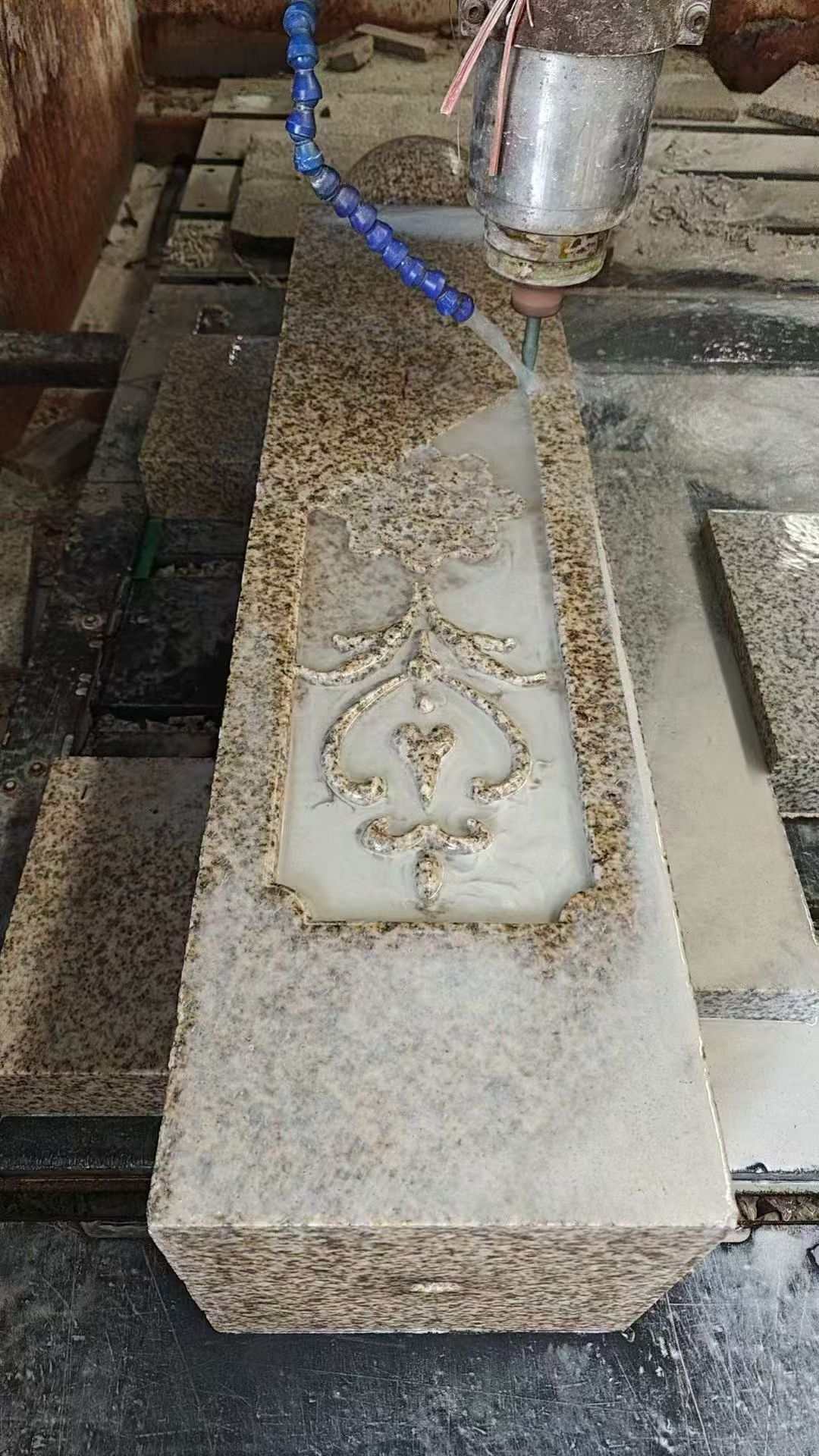 乌海 黄金麻花岗岩异形加工雕刻栏杆大柱