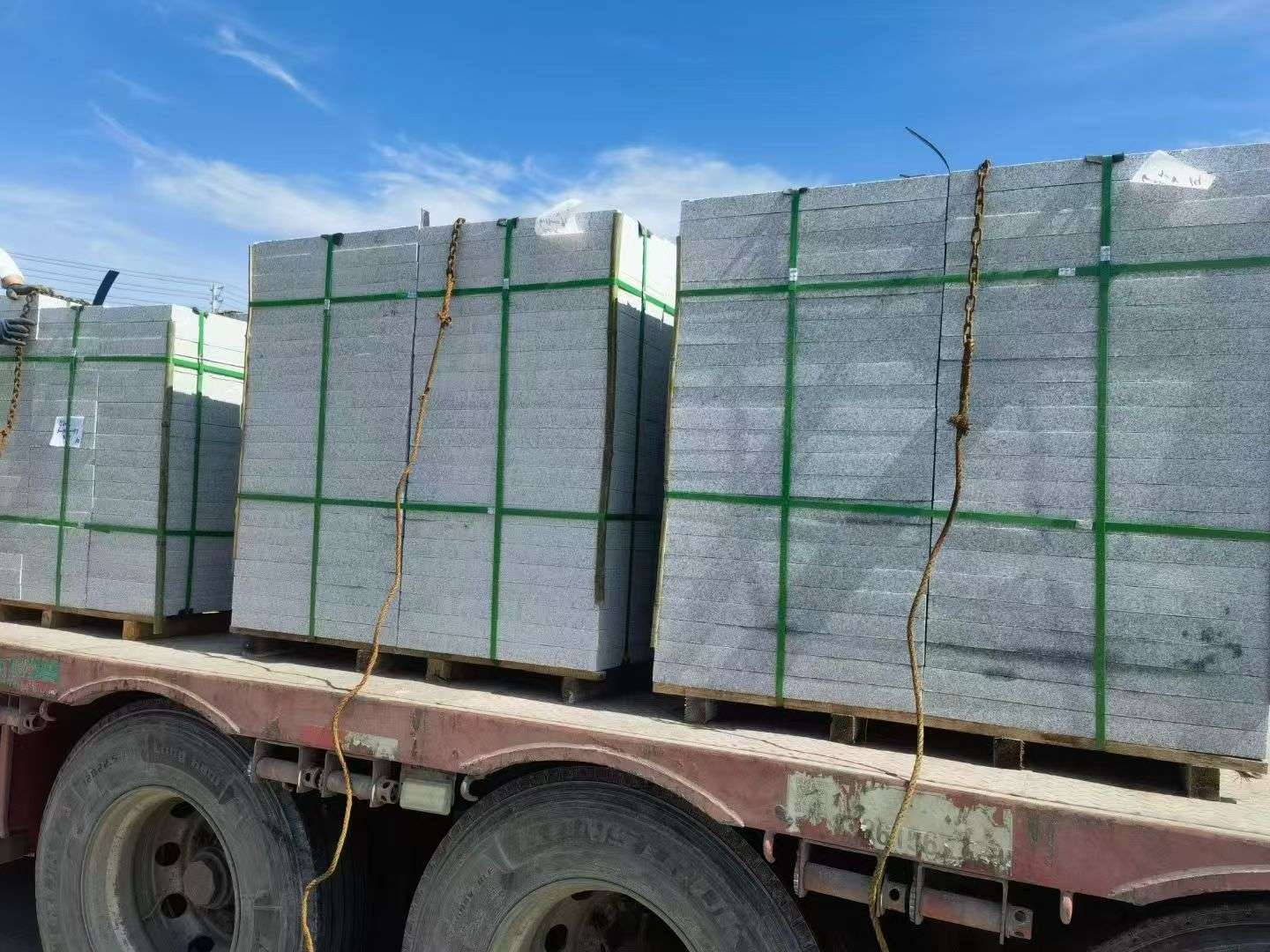 乌海 芝麻白花岗岩地铺石装车日常