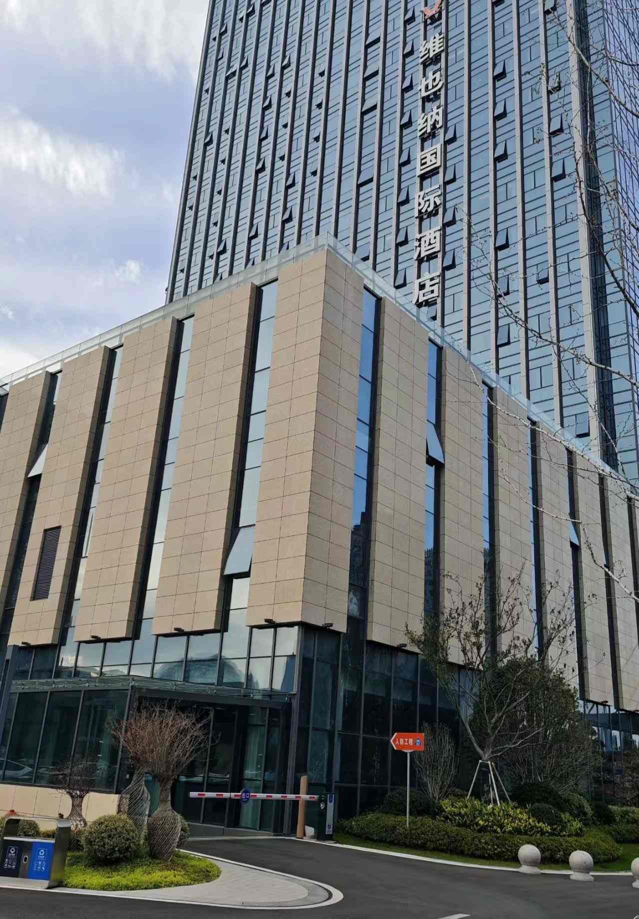 乌海 黄金麻花岗岩外墙干挂