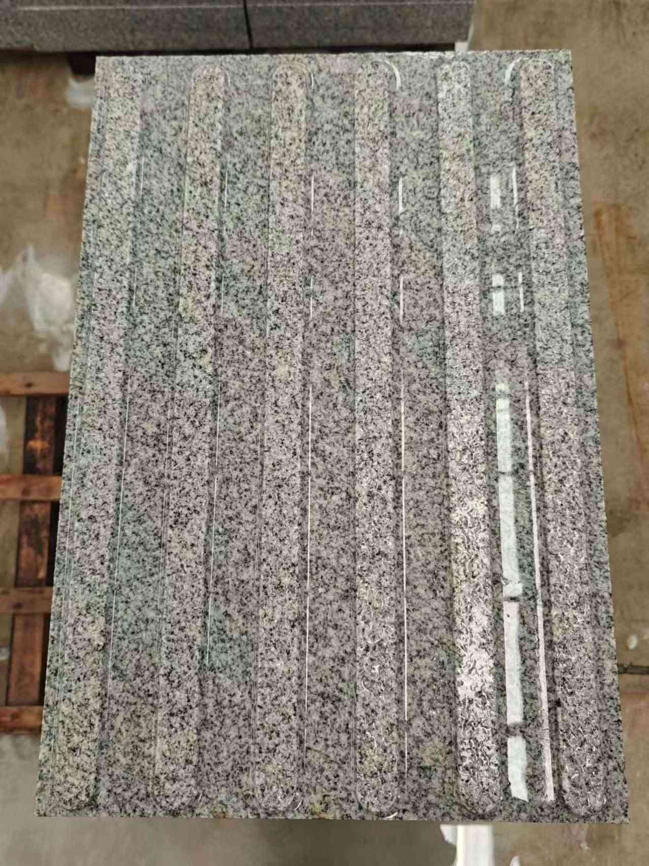 乌海 芝麻白花岗岩荔枝面雕刻盲道，盲条