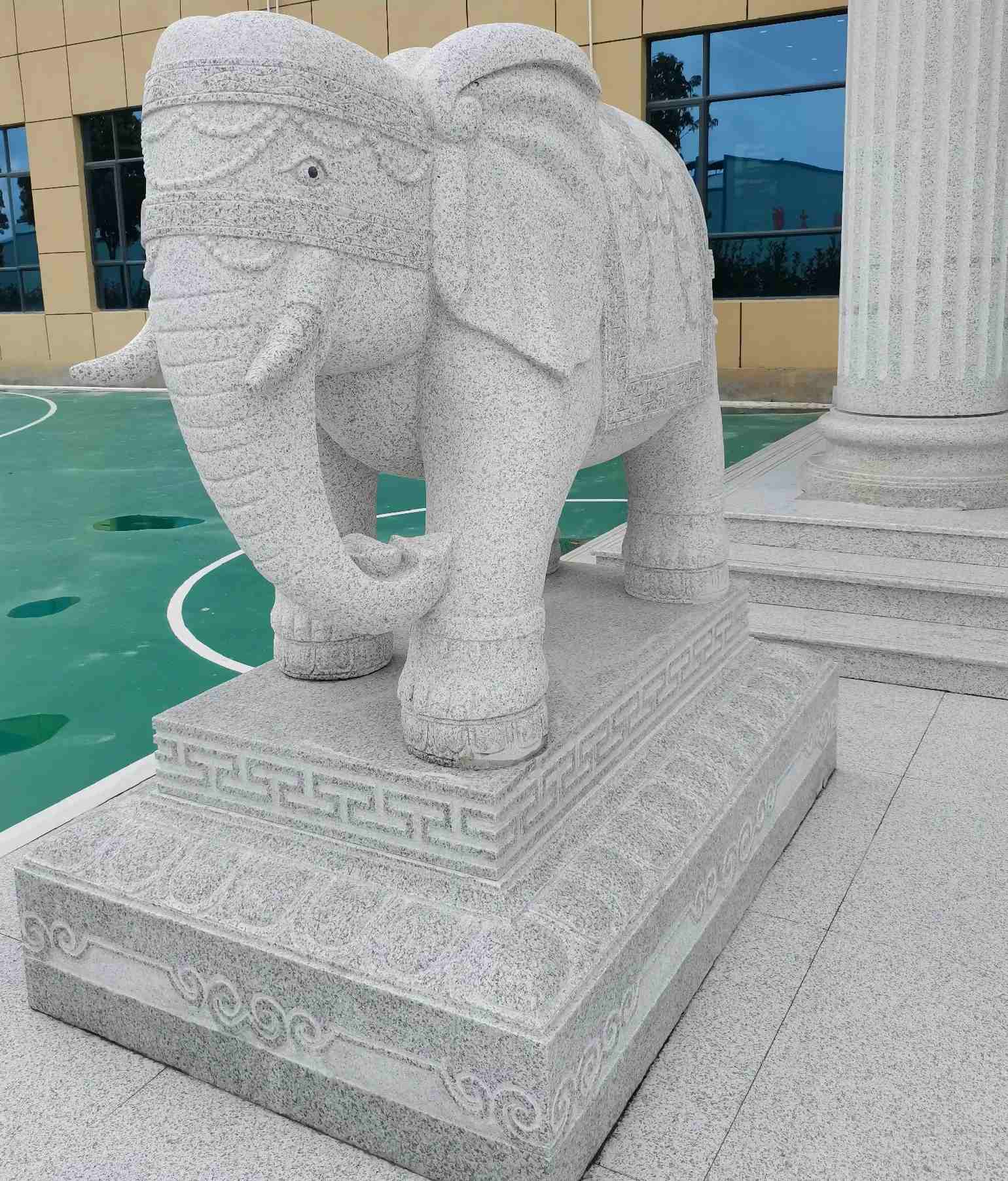 乌海 白麻花岗岩动物异形石雕-大象