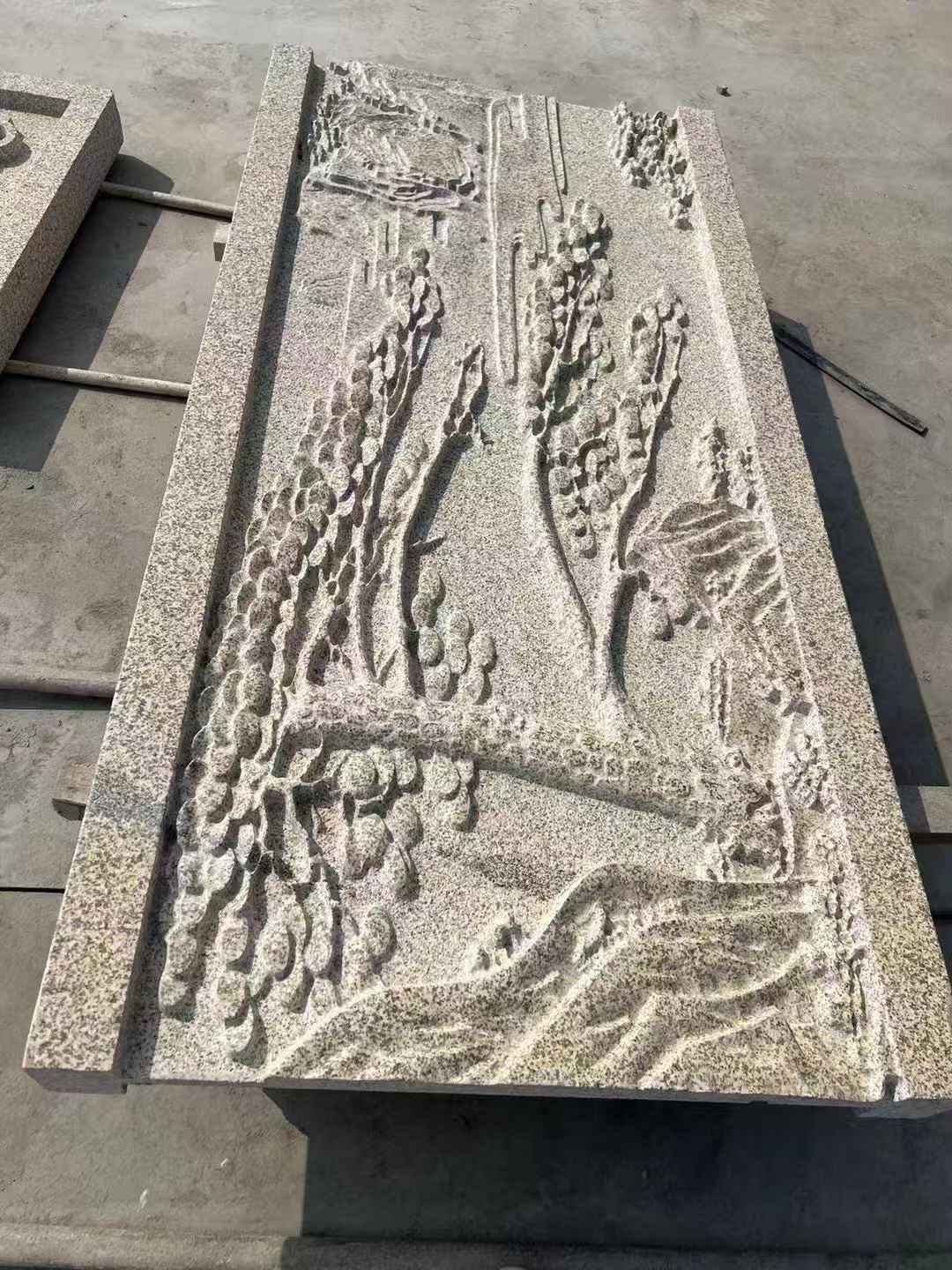 乌海 黄金麻雕刻板浮雕迎客松