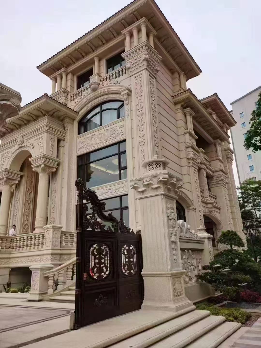 乌海 黄金麻花岗岩别墅外墙干挂效果展示