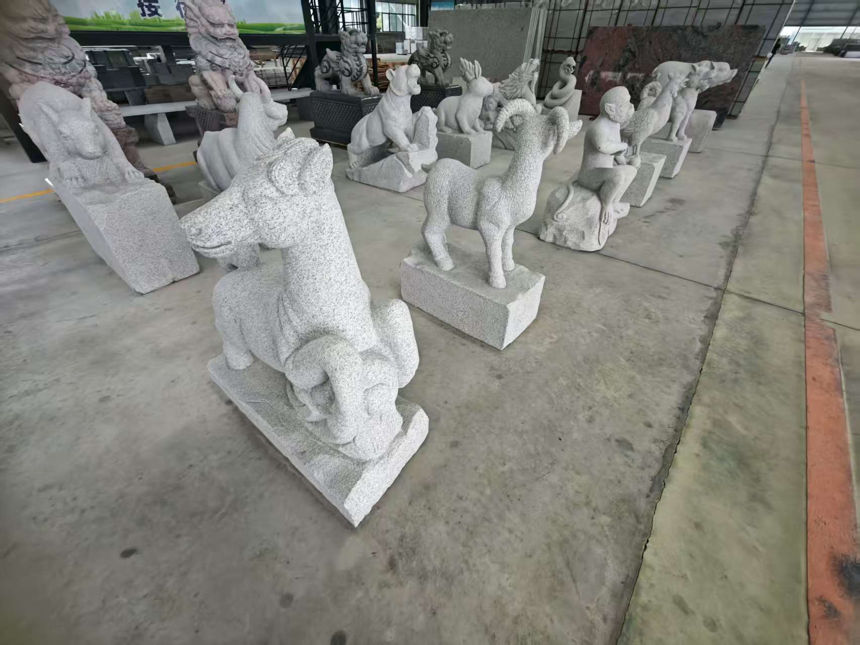 乌海 芝麻白花岗岩造型立体雕刻——十二生肖