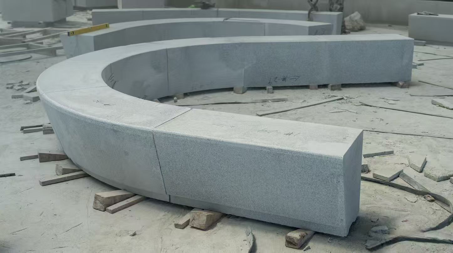 乌海 芝麻白花岗岩光面弧形坐凳